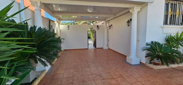 Casa independiente en calle Chipre