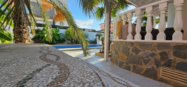 Casa independiente en calle Chipre