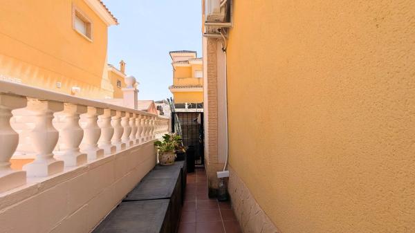 Casa independiente en calle Eslovaquia, 8