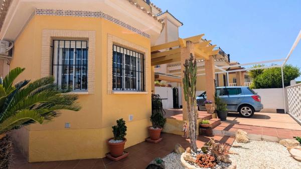 Casa independiente en calle Eslovaquia, 8