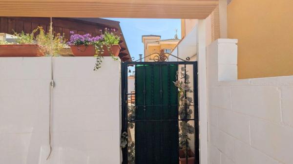 Casa independiente en calle Eslovaquia, 8