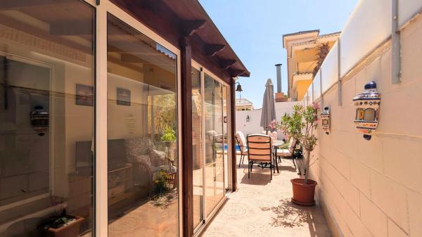 Casa independiente en calle Eslovaquia, 8