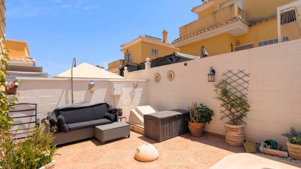 Casa independiente en calle Eslovaquia, 8