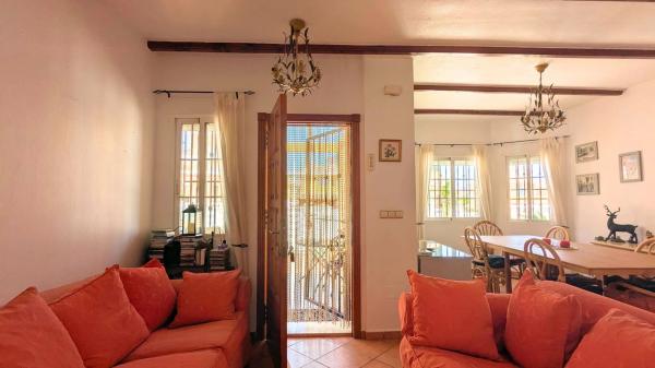 Casa independiente en calle Eslovaquia, 8