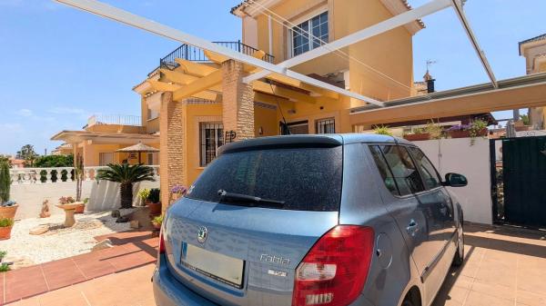 Casa independiente en calle Eslovaquia, 8