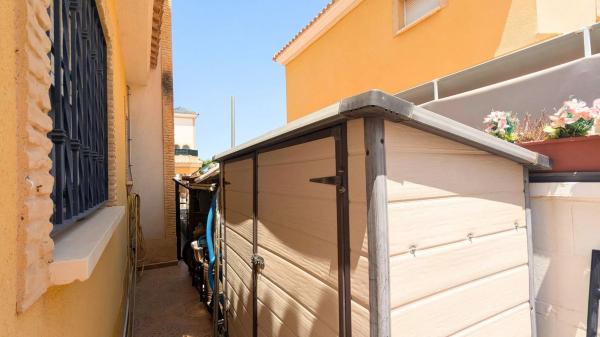 Casa independiente en calle Eslovaquia, 8