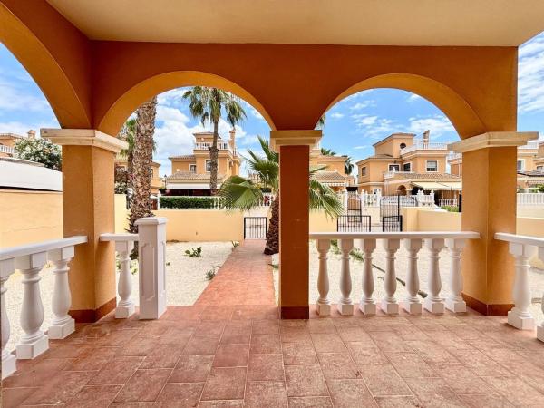 Casa independiente en avenida de la Estación