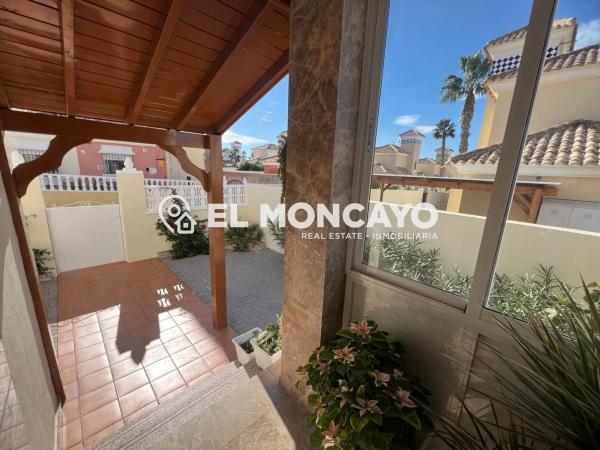 Casa independiente en calle Suiza