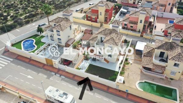 Casa independiente en calle Suiza