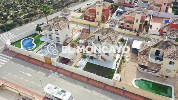 Casa independiente en calle Suiza