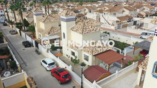 Casa independiente en calle Suiza