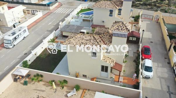 Casa independiente en calle Suiza