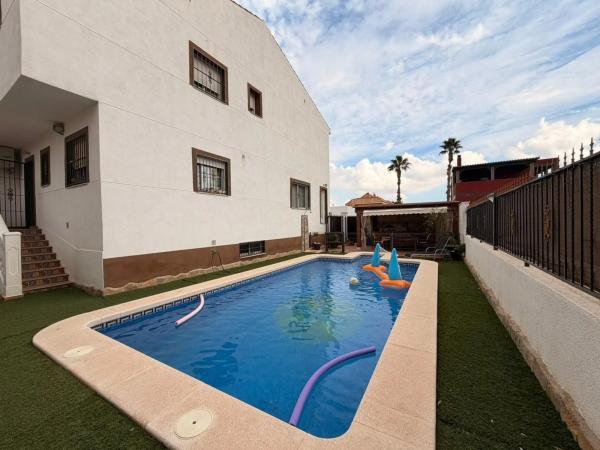 Casa independiente en calle Zamora