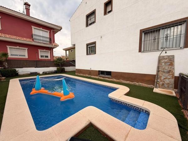 Casa independiente en calle Zamora