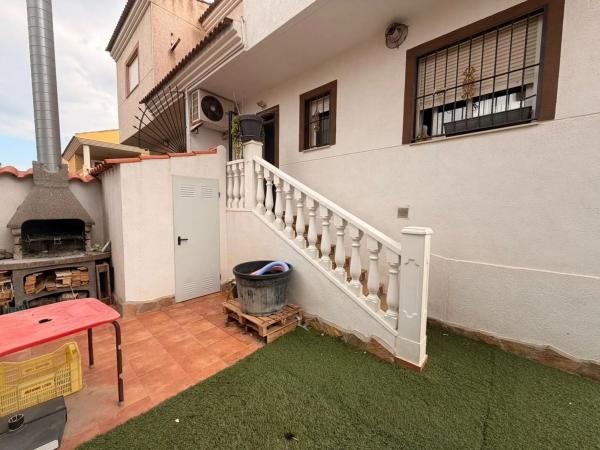 Casa independiente en calle Zamora