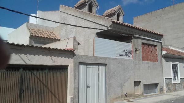Casa independiente en calle José Antonio Fernández Ñíguez, 24