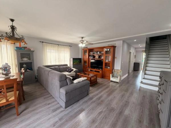 Casa independiente en calle Zamora