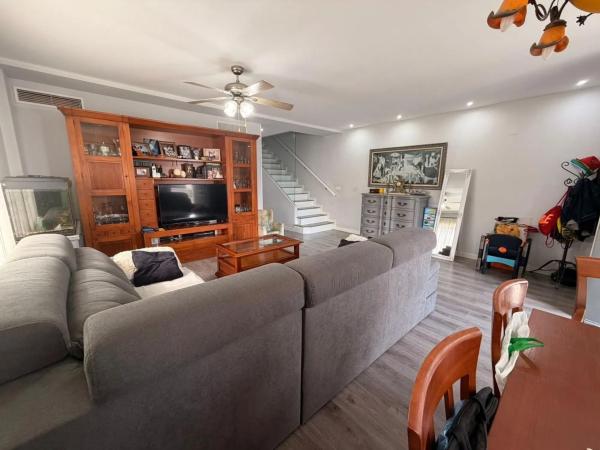 Casa independiente en calle Zamora