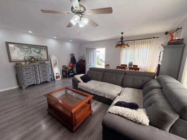 Casa independiente en calle Zamora