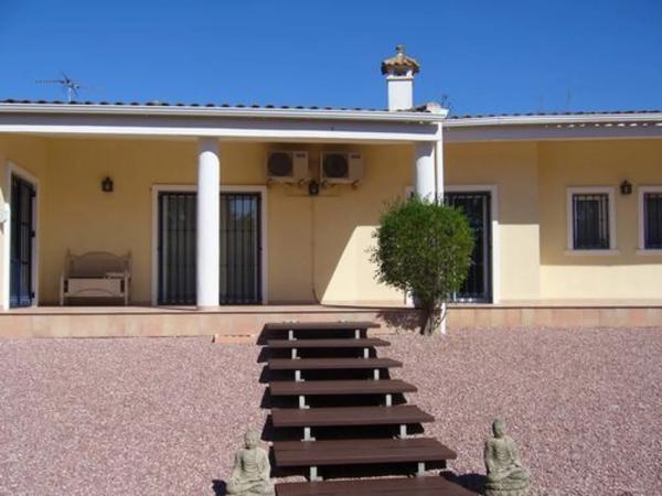 Casa independiente en camino de Catral