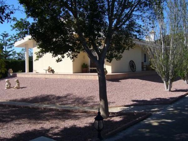 Casa independiente en camino de Catral