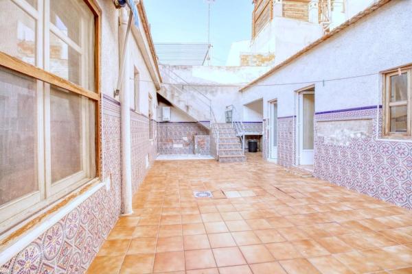 Casa independiente en calle Francisco Ruiz, 35