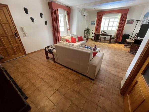 Casa independiente en calle Número 8