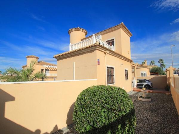 Casa independiente en calle Castellón