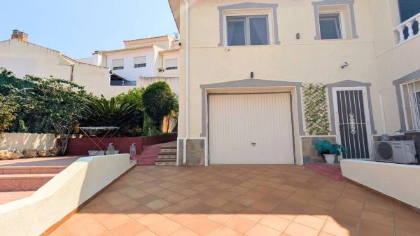 Casa independiente en calle Pablo Picasso