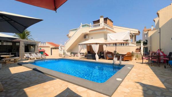 Casa independiente en calle Pablo Picasso