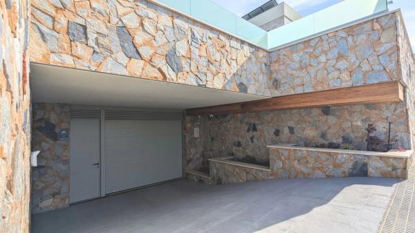 Casa independiente en calle Torrevieja