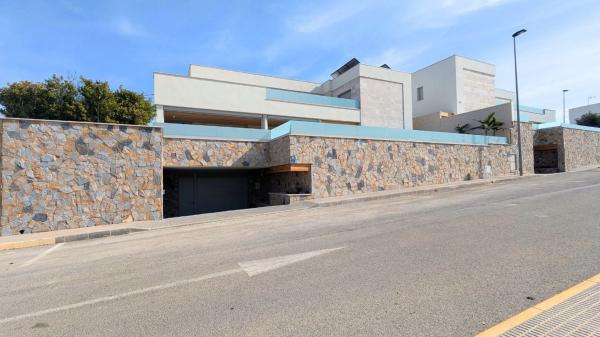 Casa independiente en calle Torrevieja