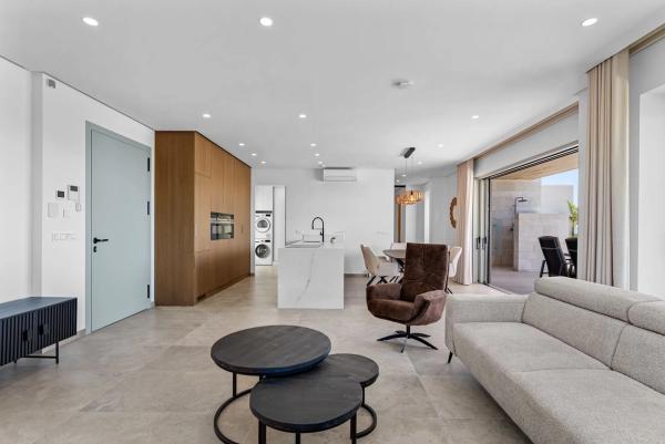 Casa independiente en calle Rafael de León