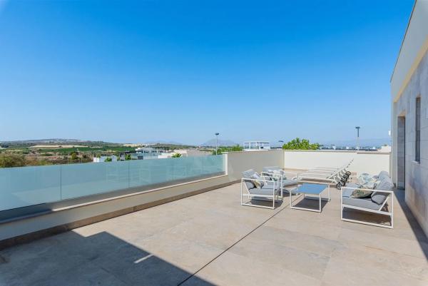 Casa independiente en calle Rafael de León