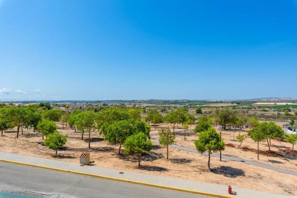 Casa independiente en calle Rafael de León