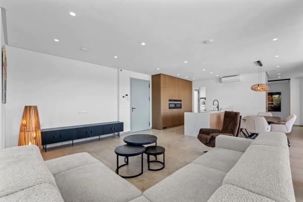 Casa independiente en calle Rafael de León