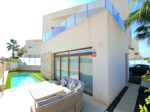 Casa independiente en calle Rafael de León