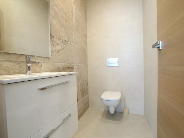 Casa independiente en calle Rafael de León