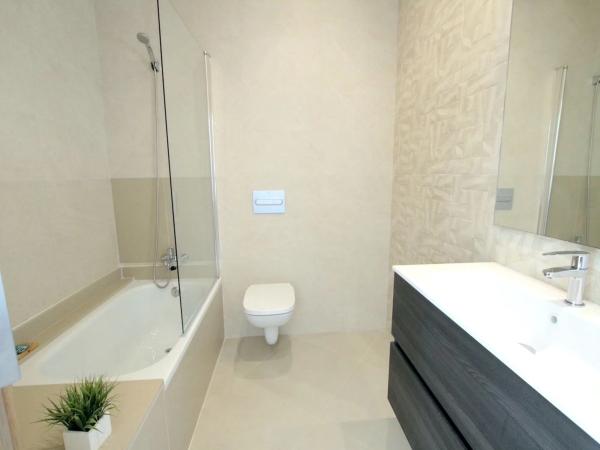 Casa independiente en calle Rafael de León