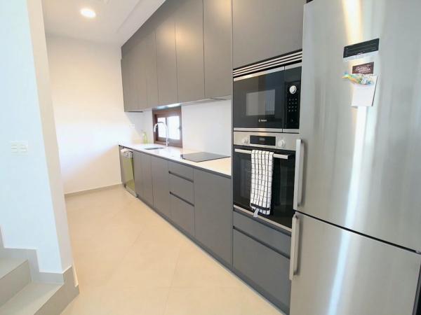 Casa independiente en calle Rafael de León