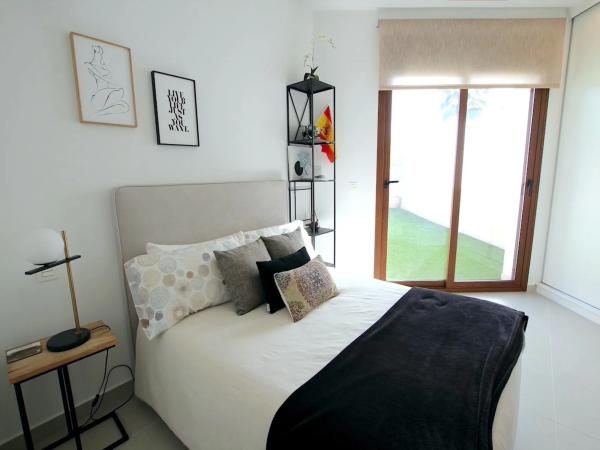 Casa independiente en calle Rafael de León