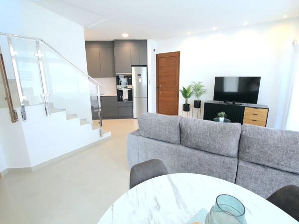 Casa independiente en calle Rafael de León