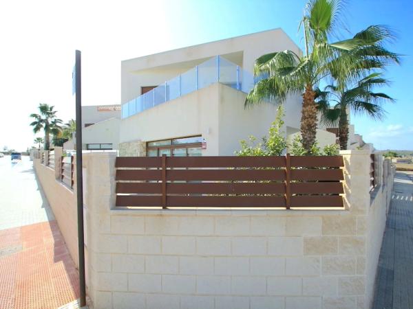 Casa independiente en calle Rafael de León