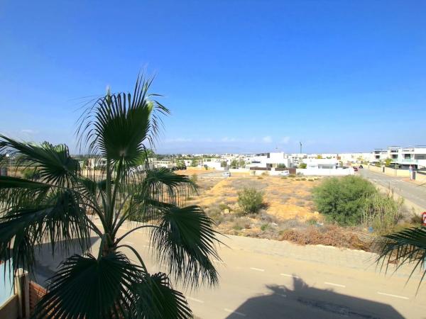 Casa independiente en calle Rafael de León