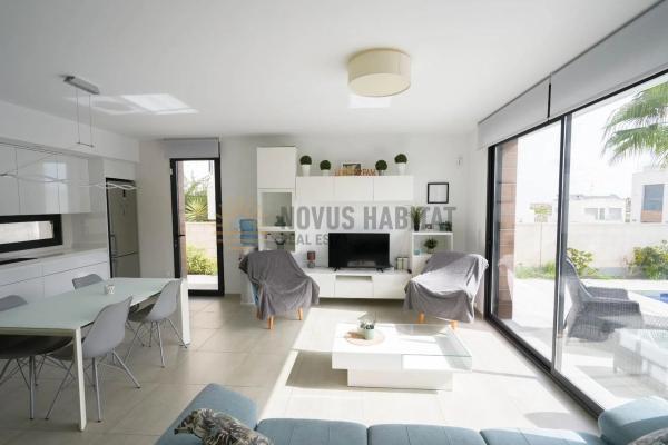 Casa independiente en calle Infanta Elena