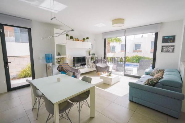 Casa independiente en calle Infanta Elena