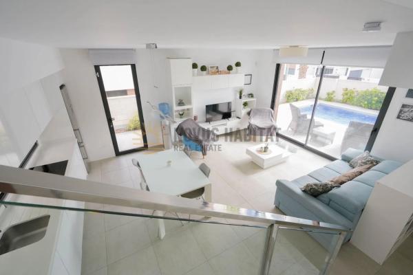 Casa independiente en calle Infanta Elena