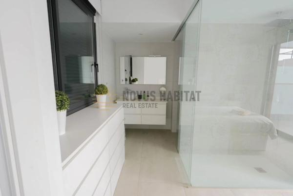 Casa independiente en calle Infanta Elena