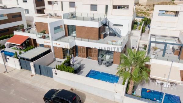 Casa independiente en calle Infanta Elena