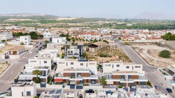 Casa independiente en calle Infanta Elena